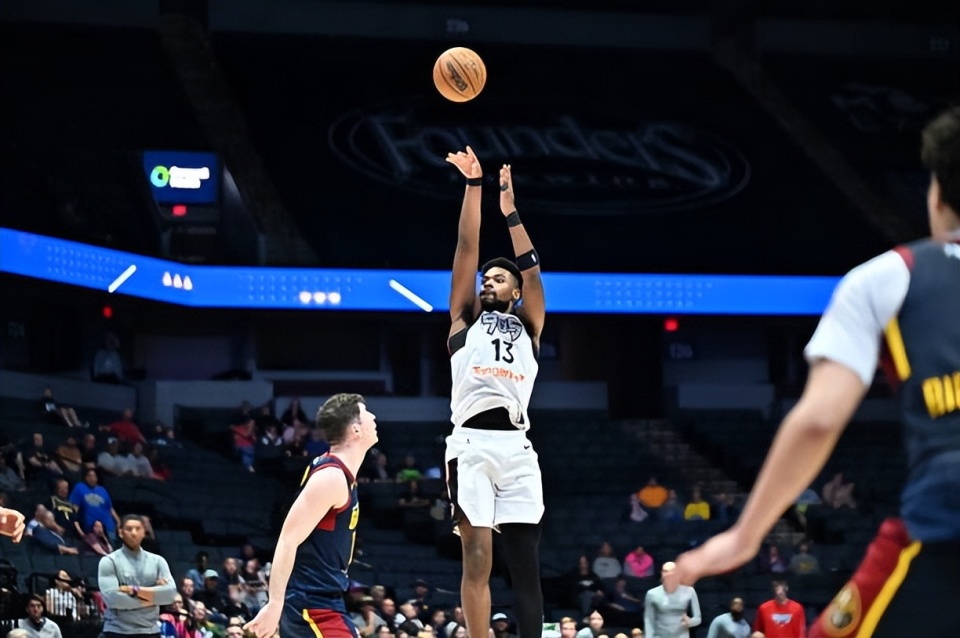 就被裁掉了, 突出, 次犯规 就被裁掉了, 突出, 次犯规