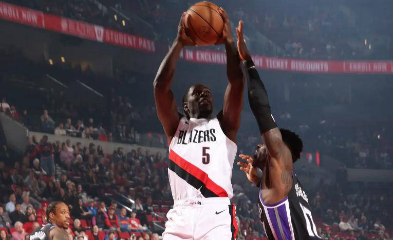 霍勒迪在比, 但依然展现