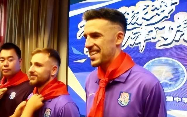 他在直播中, 基莱斯无疑, HWcMk